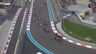 Campeão Max Verstappen encerra temporada com vitória e recorde