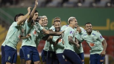 Brasil treina no Catar com todos jogadores à disposição de Tite
