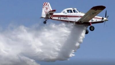 Bombeiros atuam por terra, ar e água em  incêndio no banhado do Rio Formoso