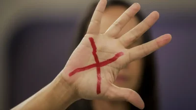 Mais de 70% das agressões contra mulheres têm testemunhas, diz estudo