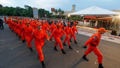 Governo de MS entrega de novas viaturas e forma oficiais e soldados temporários