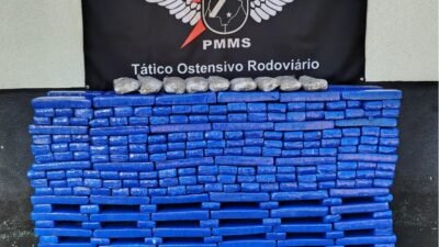 TOR prende paraguaios em carro com mais de 200 quilos de drogas na MS-295
