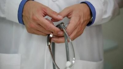 No Brasil, a cada 10 alunos de medicina em instituições privadas, 4 não atingiram nota no Enamed