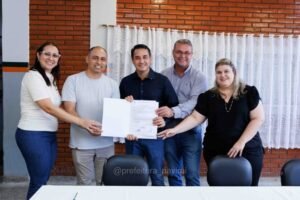Prefeito Assina Ordem de Serviço para Sala de Tecnologia e Restruturação de Pátio de Escola em Naviraí